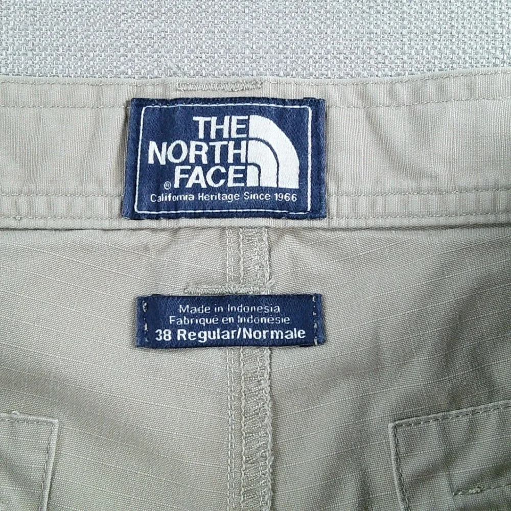 The North Face Cargo Shorts Mens 38 Tan Ripstop NF0A2RFT Hiking Outdoor